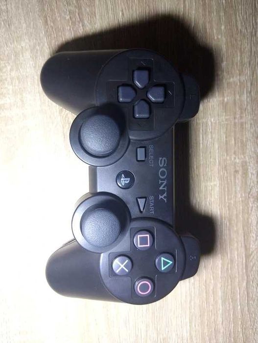 PlayStation 3 Slim Desbloqueada 320 GB – Como Nova + 2 Comandos + 16 Jogos