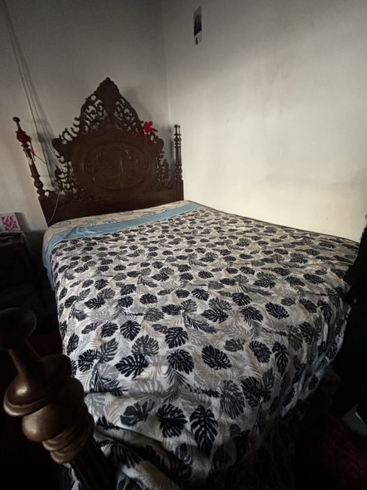 VENDO CAMA DE CASAL + comoda +2  mesas cabeceira