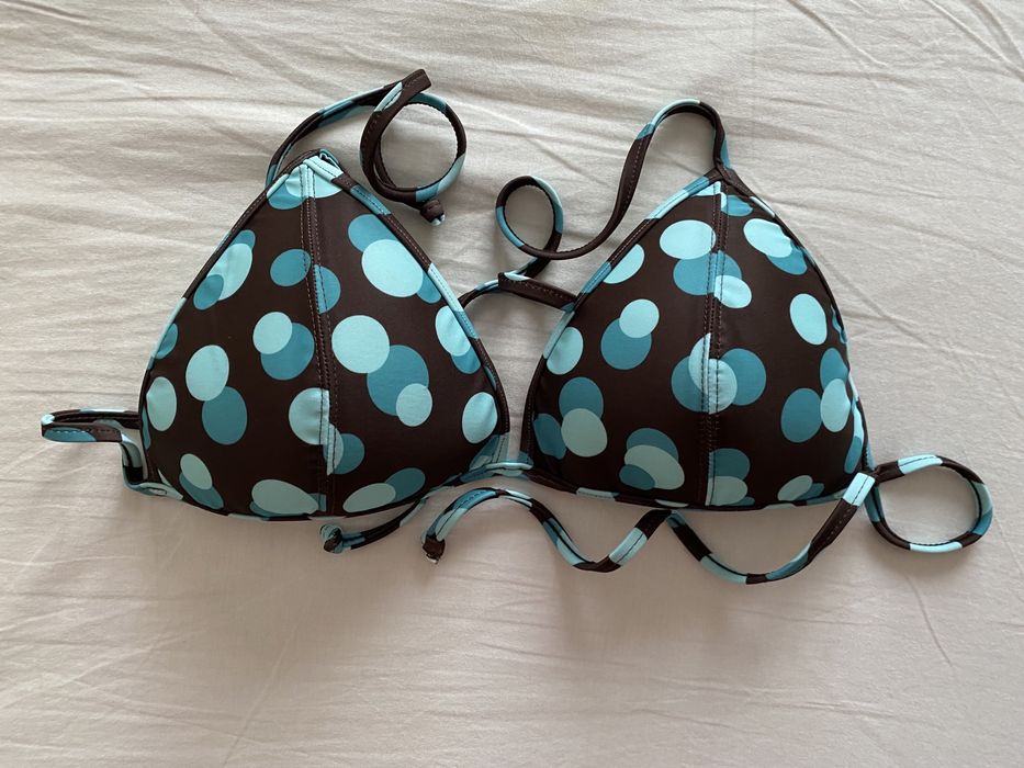 Bikini castanho e azul