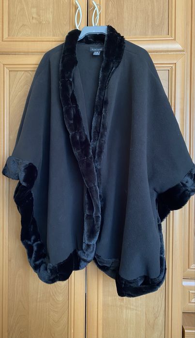 Eleganckie czarne poncho Ellen Reyes cape kardigan oversize na wiosnę