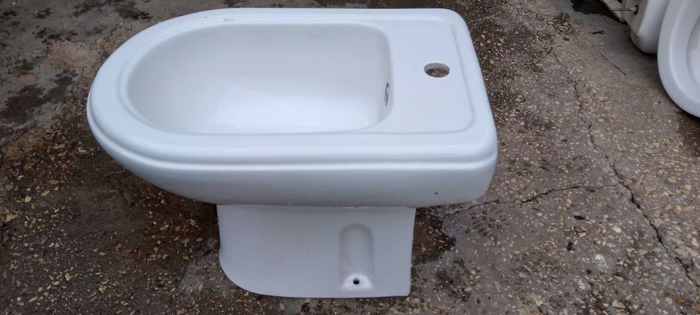 Sanitas e bidés em bom estado