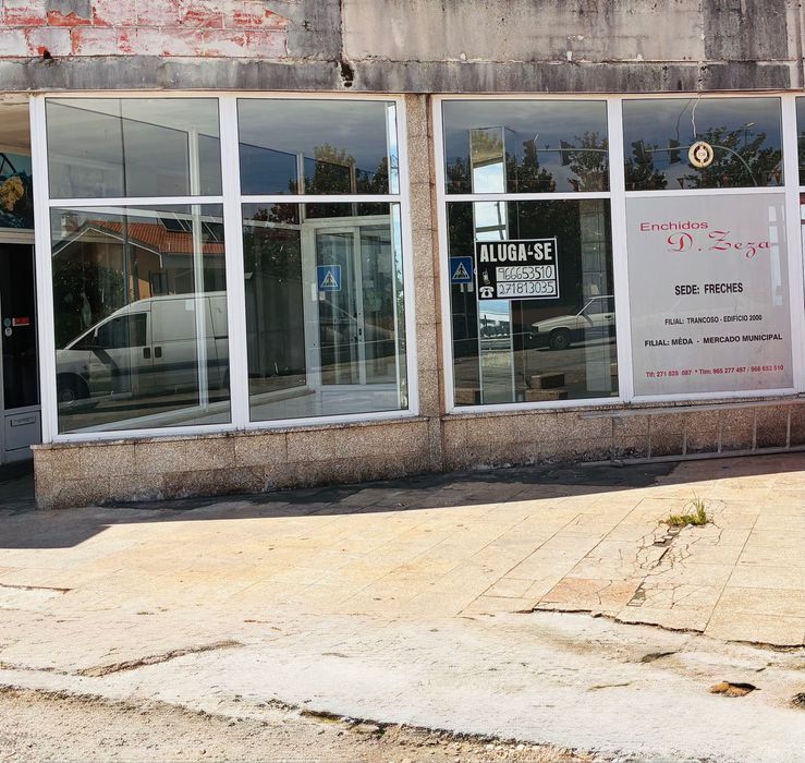 Loja Comercial no Edifício 2000 | Trancoso | 50-100m²
