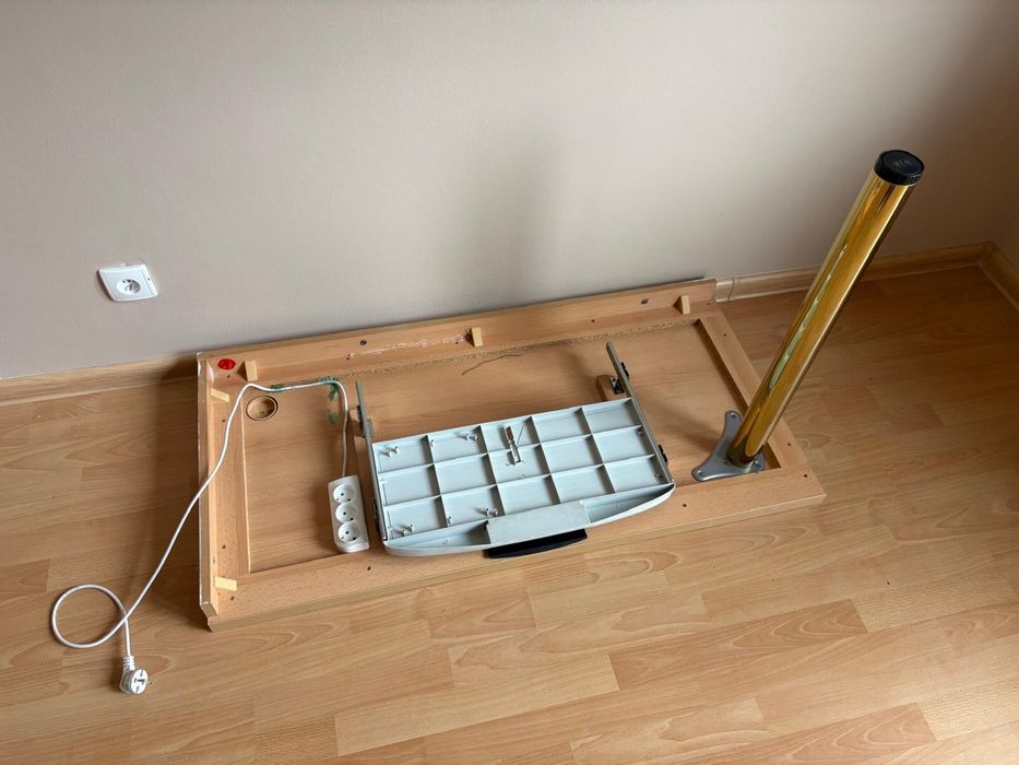 Blat biurka z podstawką na klawiaturę 116 cm