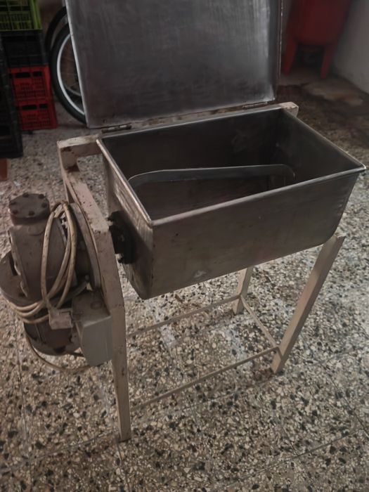 Maquina de amassar pão, etc
