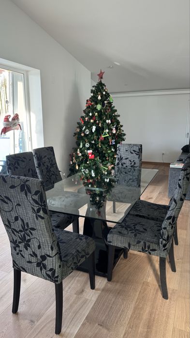 Mesa de vidro e 6 cadeiras