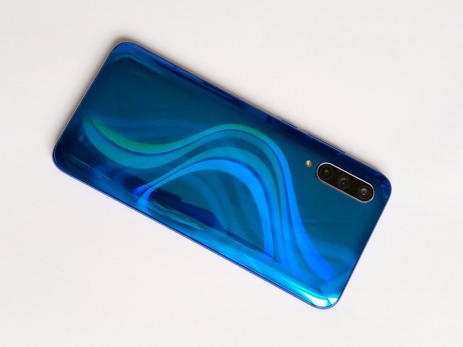 Телефон мобильный Xiaomi Mi9 Lite 6/128 Gb, идеальное состояние