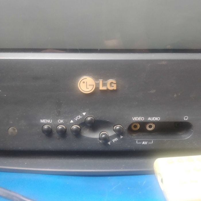 Телевизор LG CF-21F60K