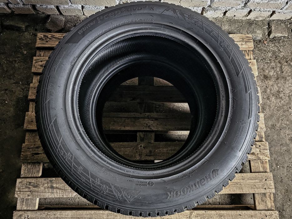 Пара 235/55r17 Hankook | 2022 | 9mm | Hungary | Преміум шини | Як нові