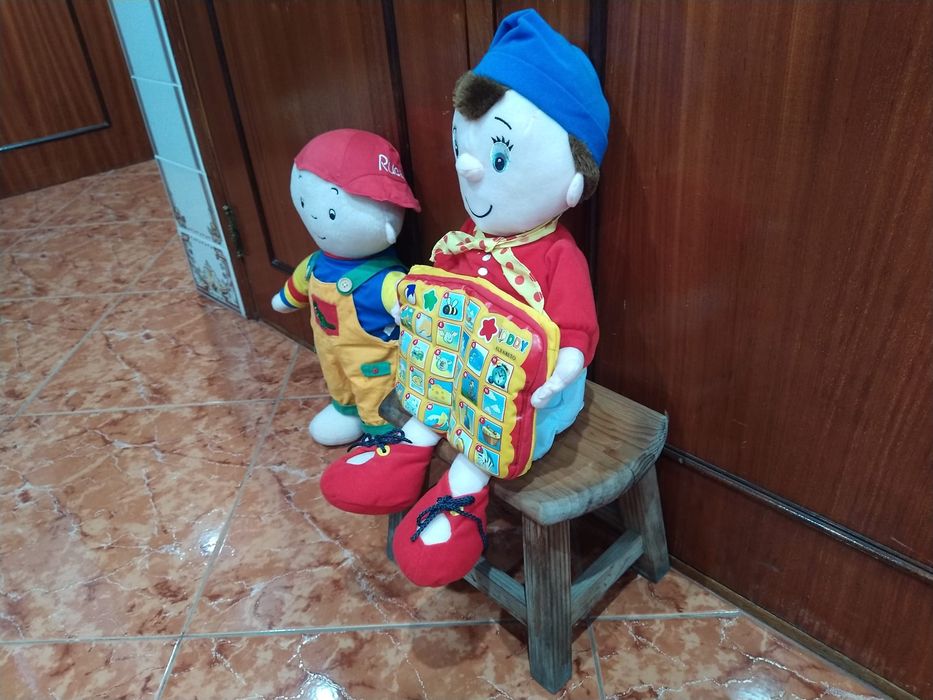 Bonecos peluche Noddy e Ruca casa quarto apartamento vivenda vizinha carro.