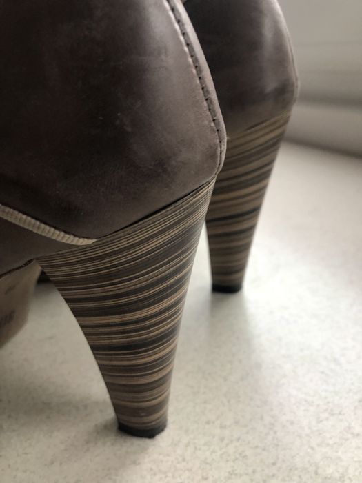 Buty na grubej szpilce połbuty wiązane czółenka używane 39 simen
