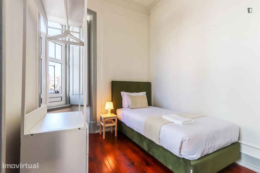 Quarto - localizado em Campo de Ourique Lisbon