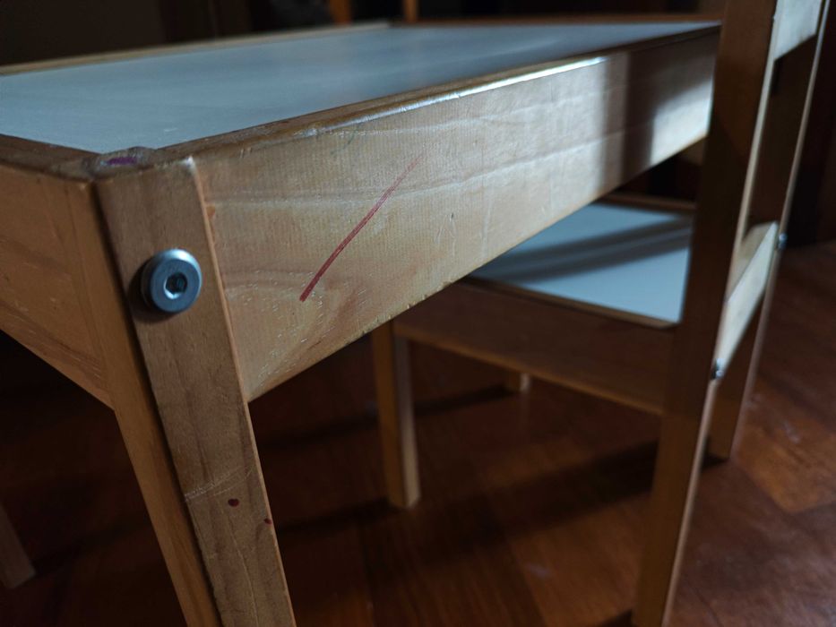 Mesa p/ criança c/ 2 cadeiras (ikea)