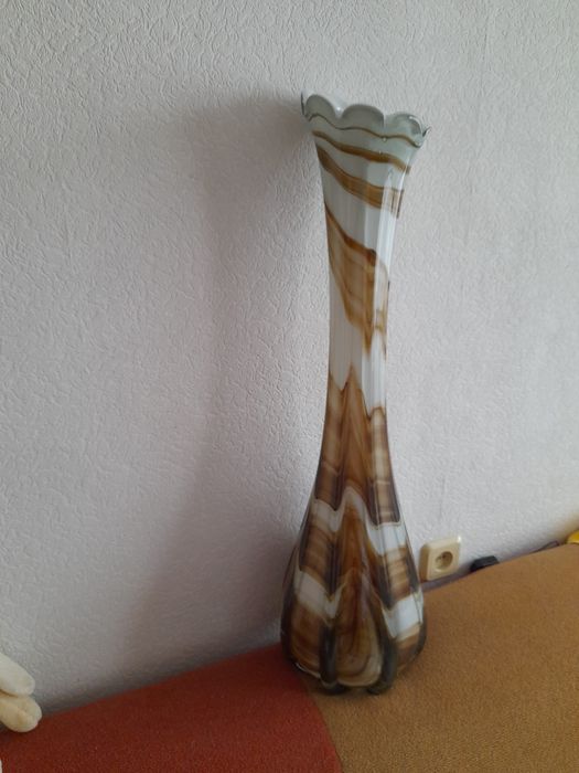 Продам вазу, вісімдесятих років, висота вази 87 сантиметрів.