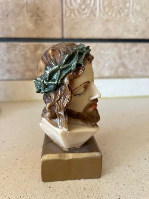 Busto de Cristo em marfinite