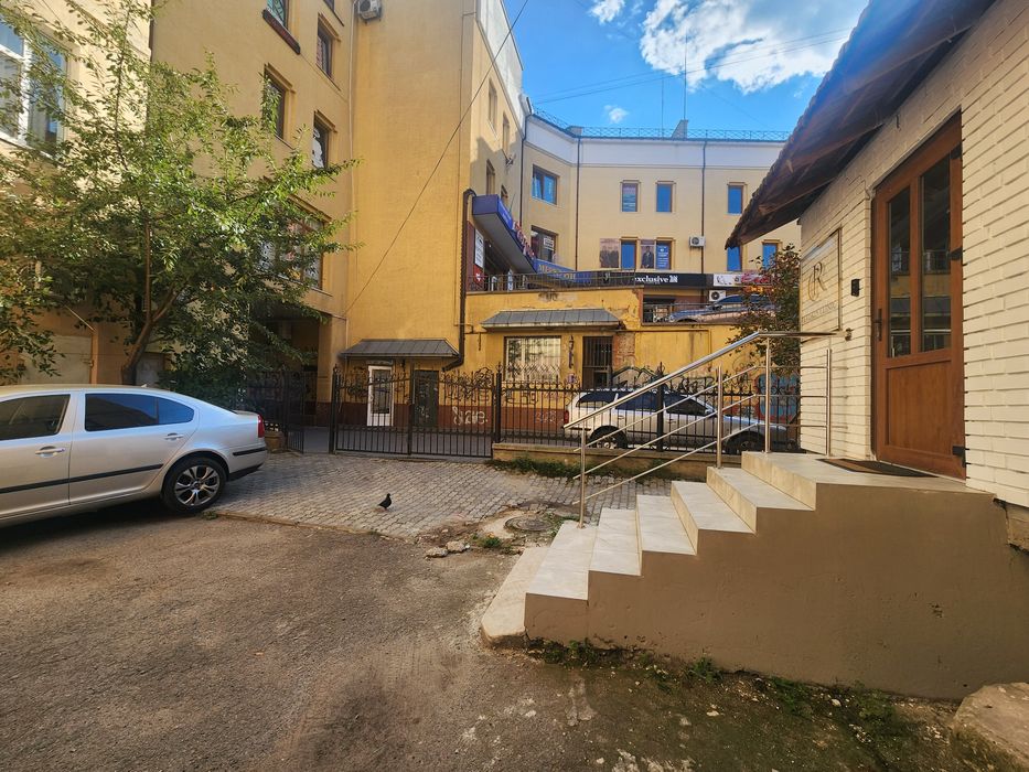 Продам цокольне приміщення в центрі 30м2