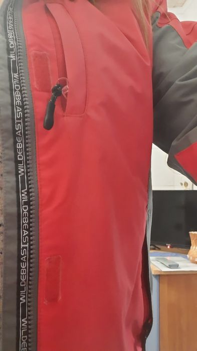 Продам лижну куртку 2шт