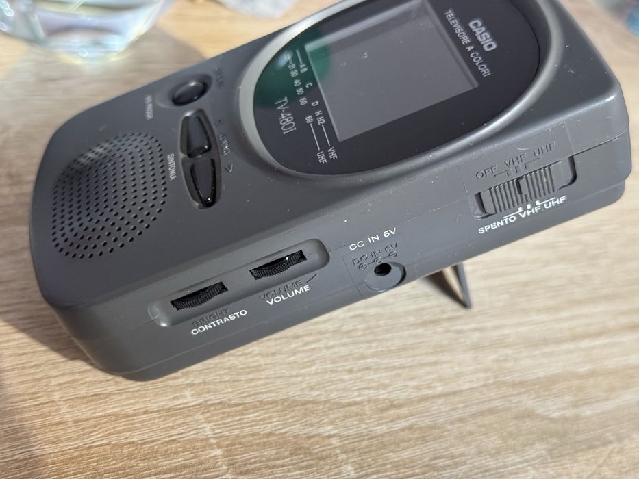 Портативний телевізор Casio  TV-480I