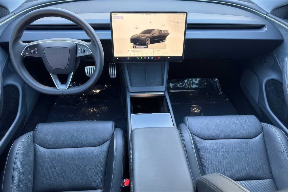 Tesla Model 3      2024