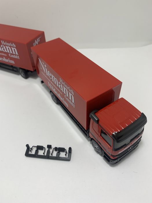 Camião Mercedes Actros da Herpa escala H0 1/87