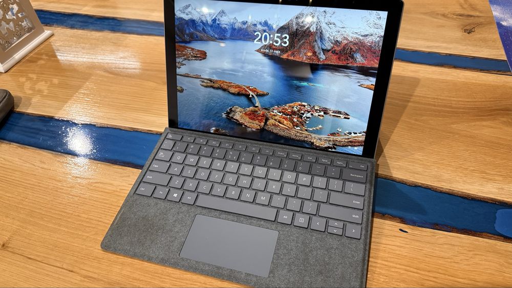 Microsoft Surface 7 Pro i3/4GB/128GB + klawiatura + etui