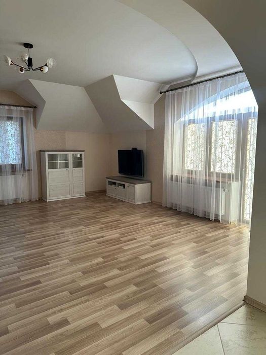 Оренда сучасного будинку у м.Львів на вул. Розточчя