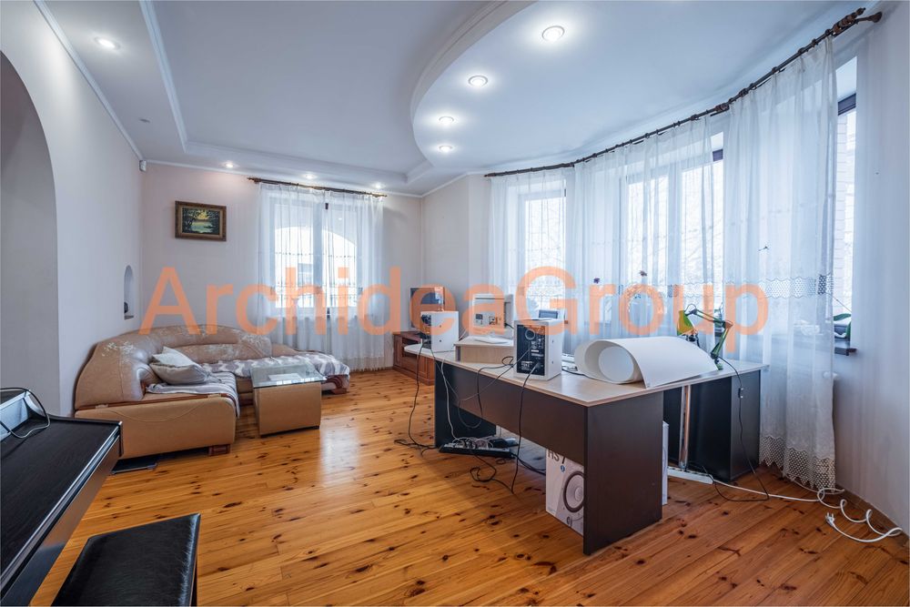 Продаж будинку у самому центрі на Печерську