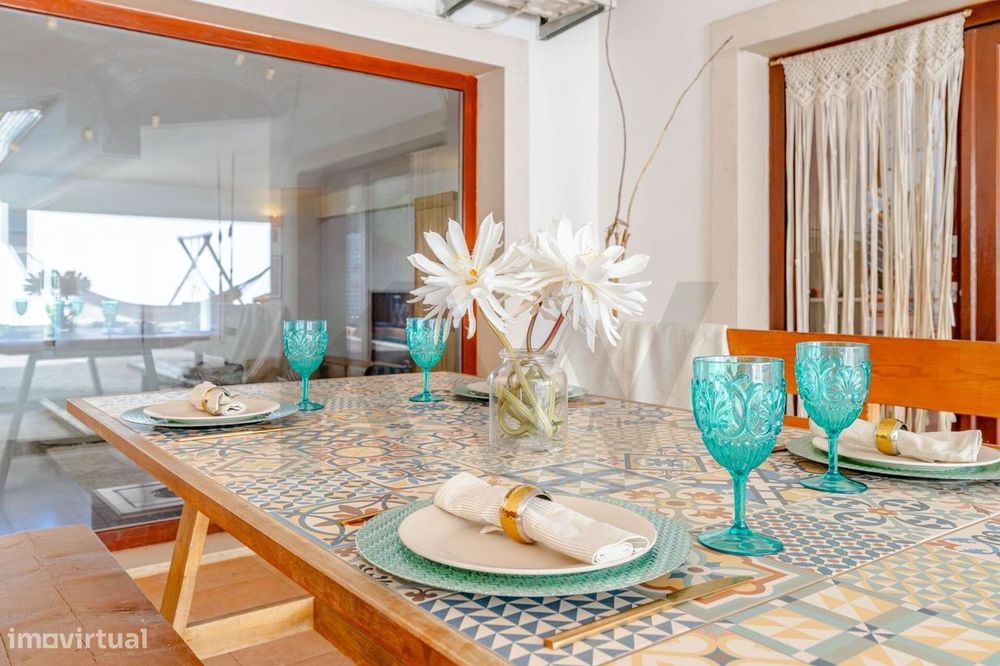 Moradia T4+1 com piscina, jardim amplo e garagem | Barcarena