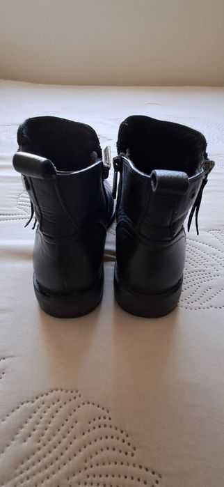 Bota de pele tamanho 35