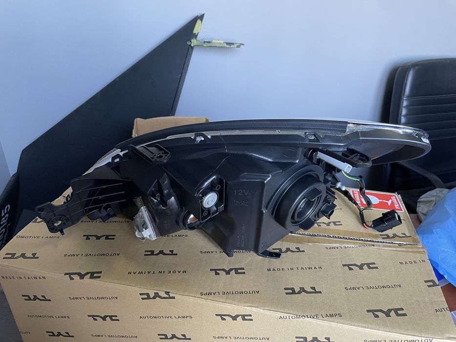 Фары Митсубиси ланцер 9 новые