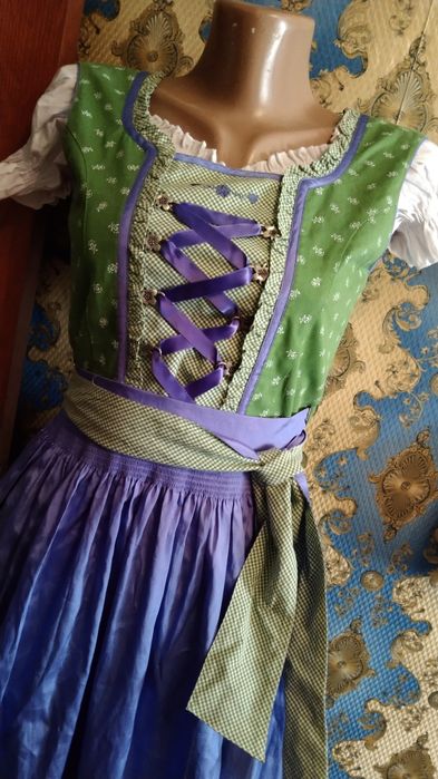 Платья баварские женские.