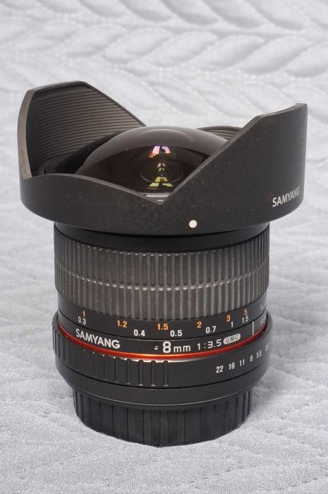 Objetiva Samyang 8mm f/3.5 HD Fisheye (como nova)