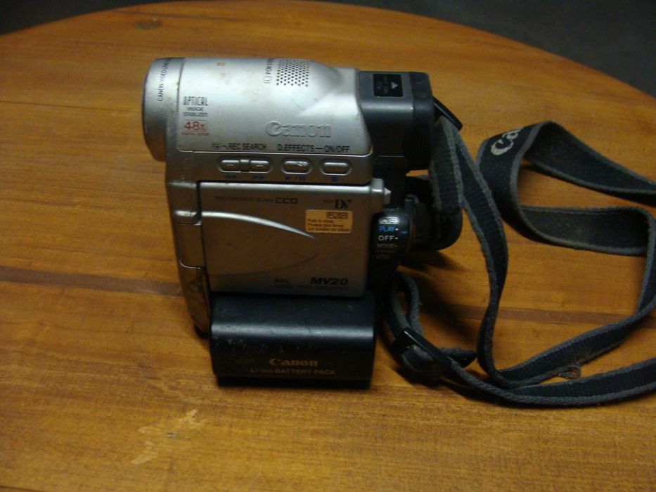 Máquina de Filmar - Canon MV20 Digital Vídeo Camcorder