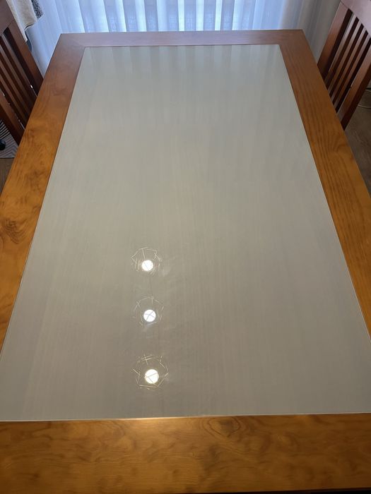 Mesa de jantar com 4 cadeiras