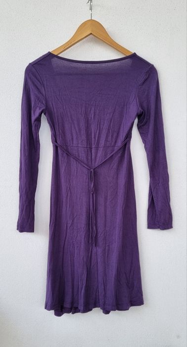 Vestido roxo de manga comprida
