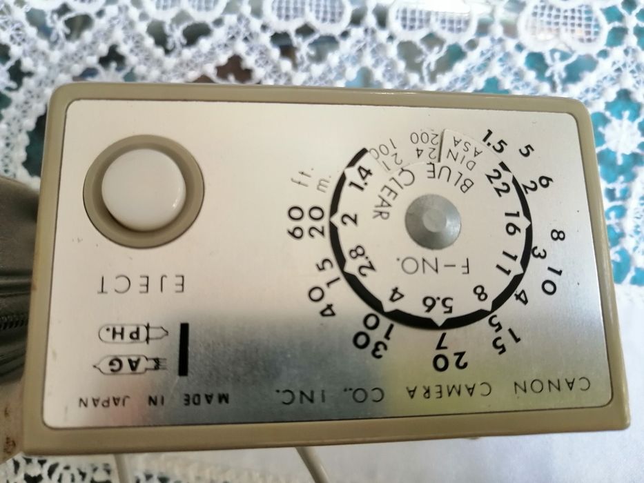 Canon Flash Unit Model J-3 with Original Case, a 1970s Model64584977520898122