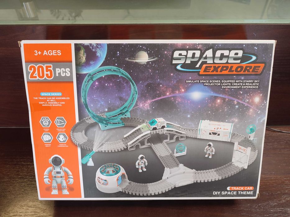 Duży tor wyścigowy stacja kosmiczna astronauta 205 elementów