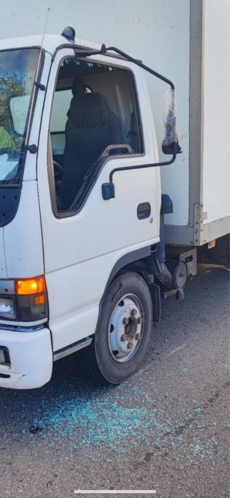 Стекло двери ISUZU NQR71, NKR, NPR, NLR ИСУЗУ автостекло, скло бокове