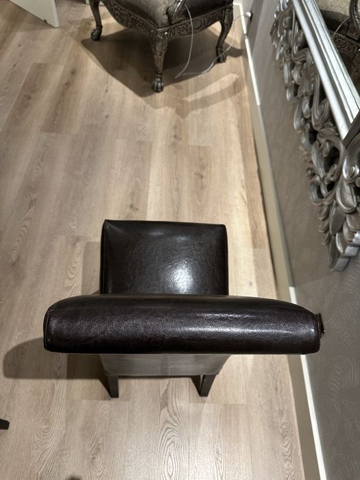 10 Cadeiras tipo Pele Castanhas