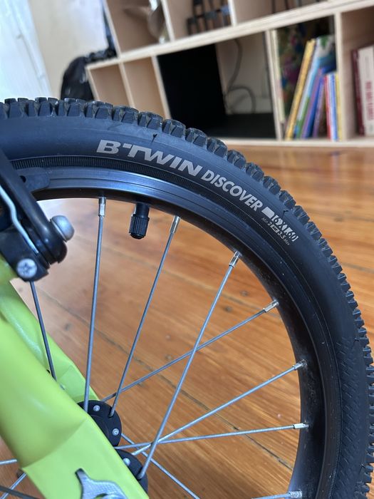 Bicicleta Btwin Disover - Dark Hero 500 Edition