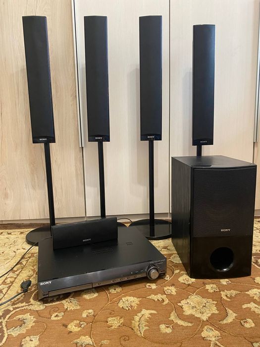 Домашній кінотеатр Sony HCD-DZ690M.