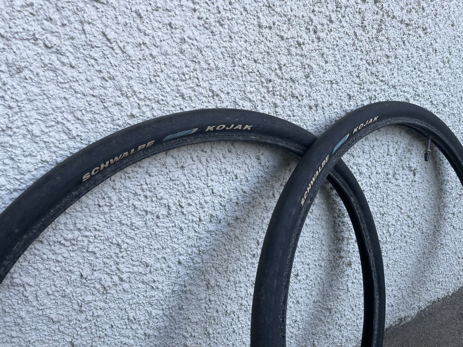 Pneus Schwalbe Kojak Race Guard 26” (c/câmara de ar) - NOVOS