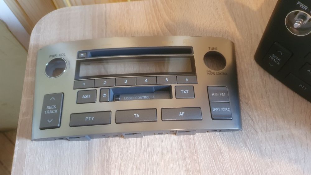 Radio Toyota Avensis T25