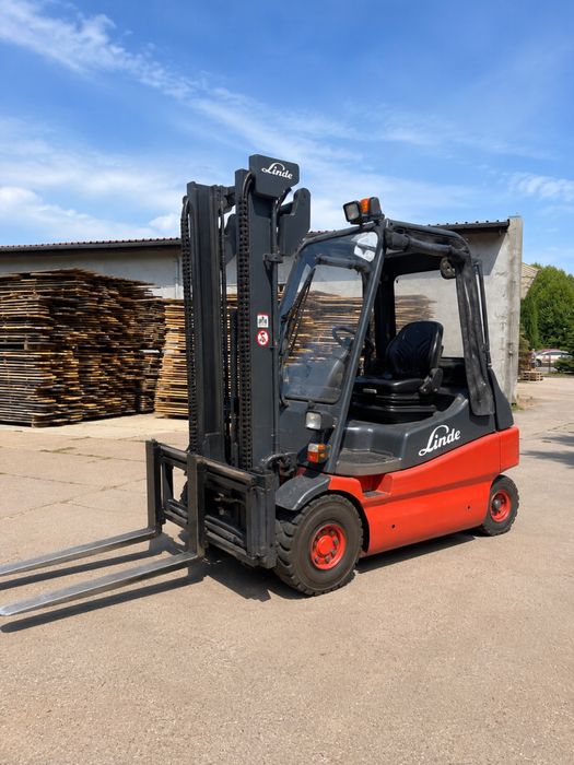 Linde E25 2,5t elektryczny 2005, tylko 7340 mth, UDT, przesuw, prostownik