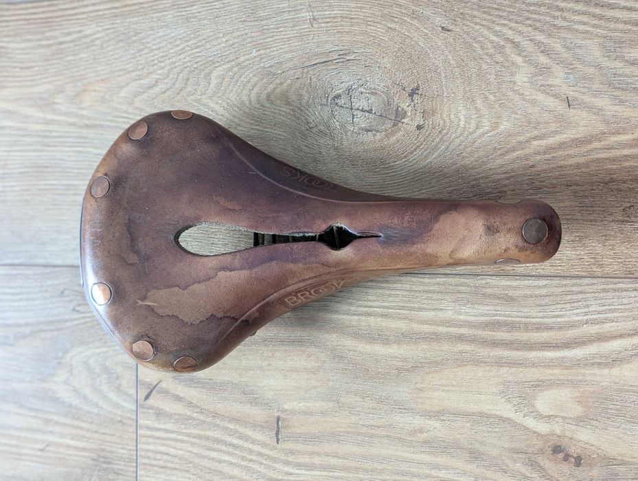 Brooks B17 Carved