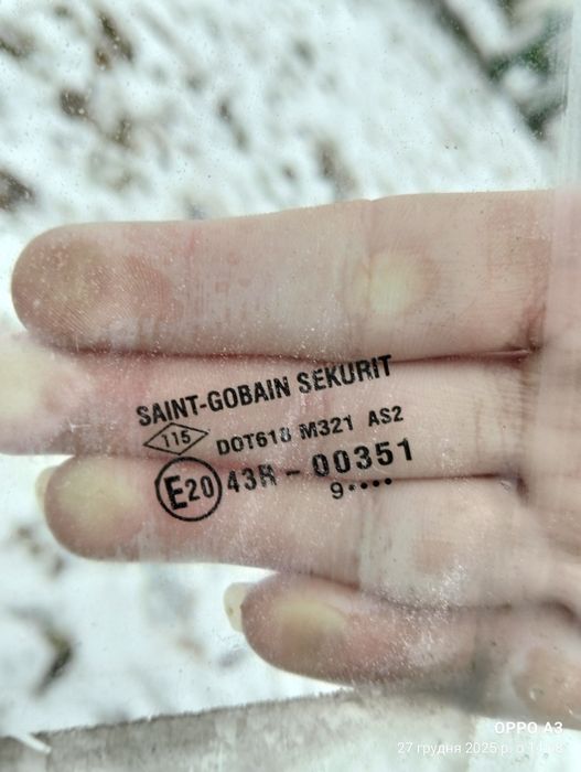 Скло дверей з електричним механізмом (ліва передня) Reno Loga2 (2019)