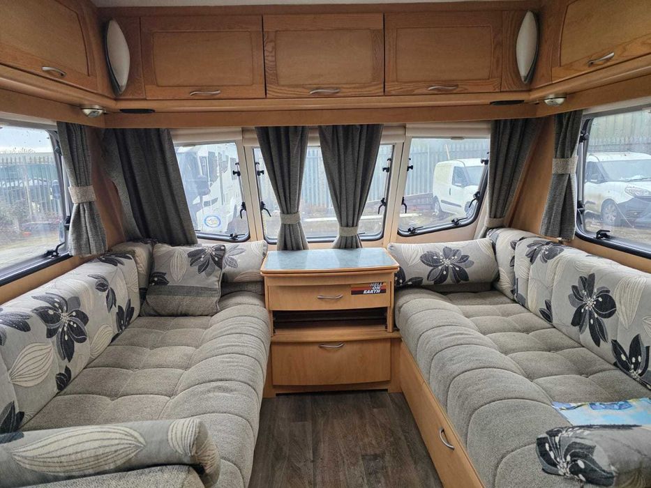 Caravana inglesa Lexon duplo rodado