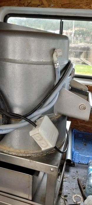 Máquina de descascar batatas