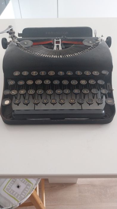 Máquina de escrever muito antiga