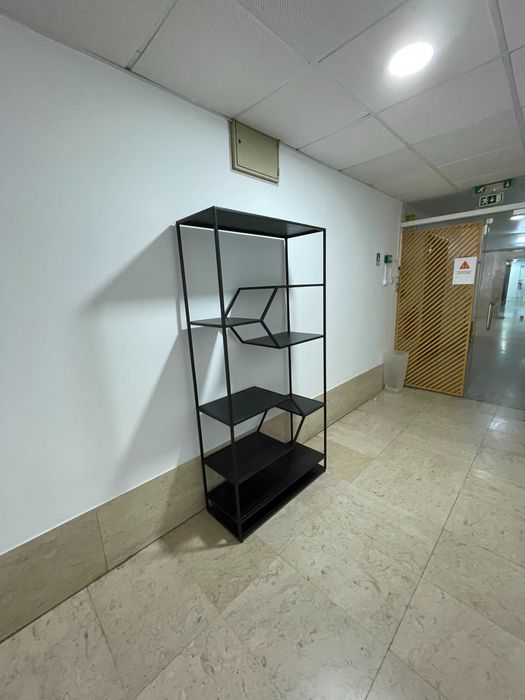 Estante assimétrica