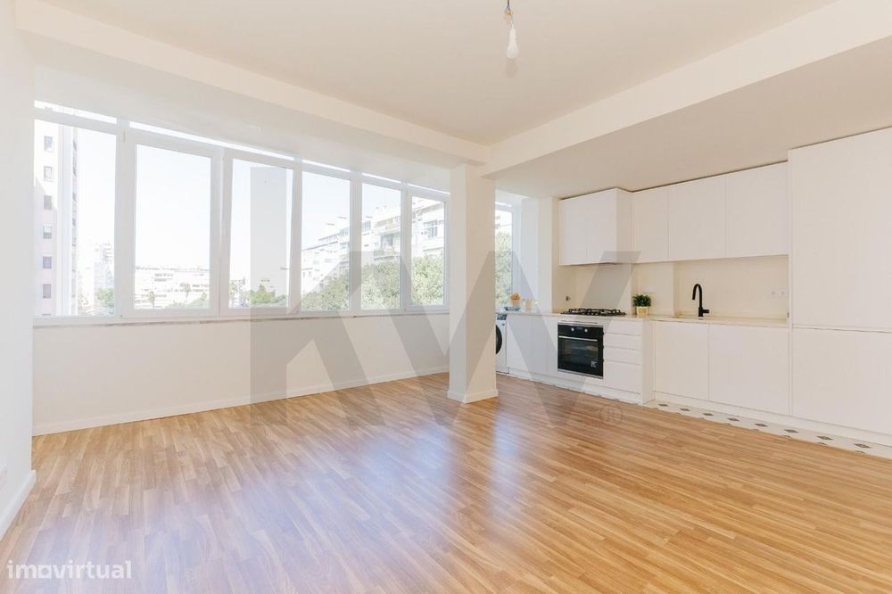 Apartamento T3 Remodelado em Benfica – Av. Gomes Pereira